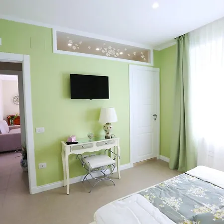게스트하우스 Affittacamere Erica With Sea View 2*